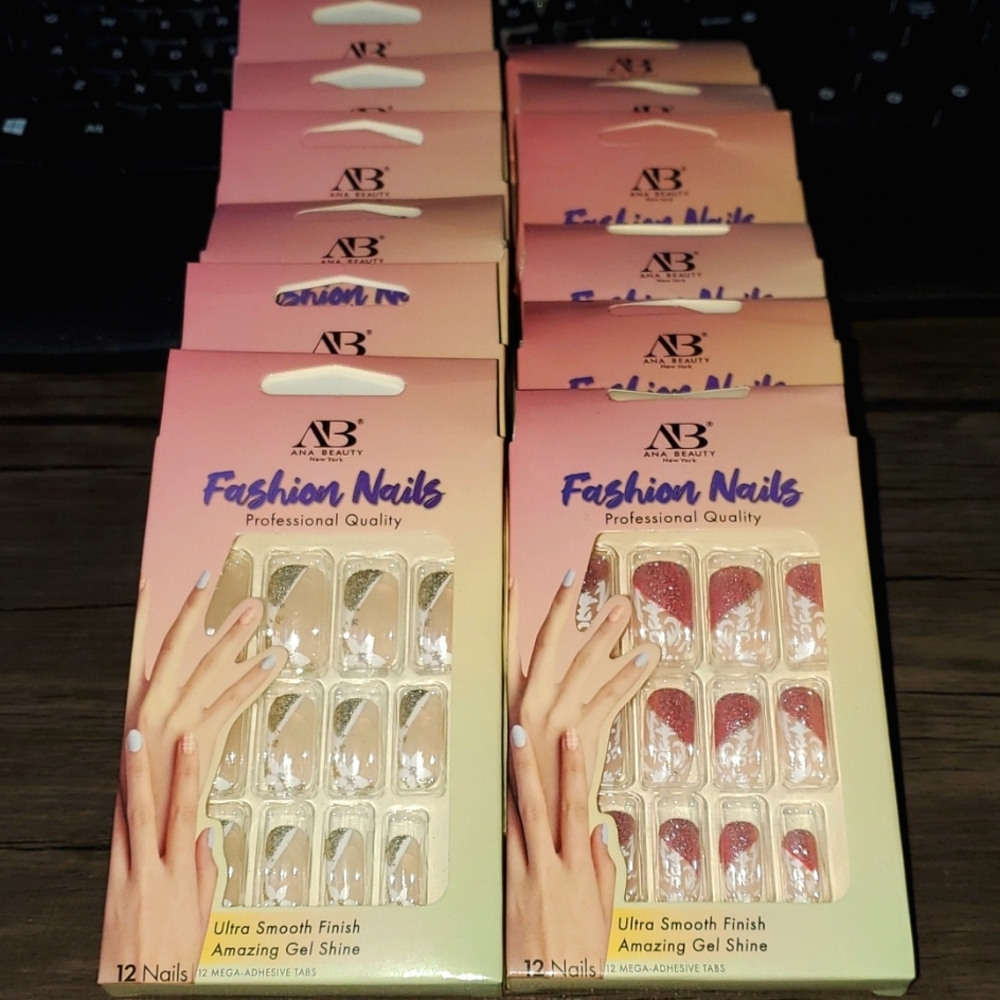NEW SET OF 12 Press On Nails
